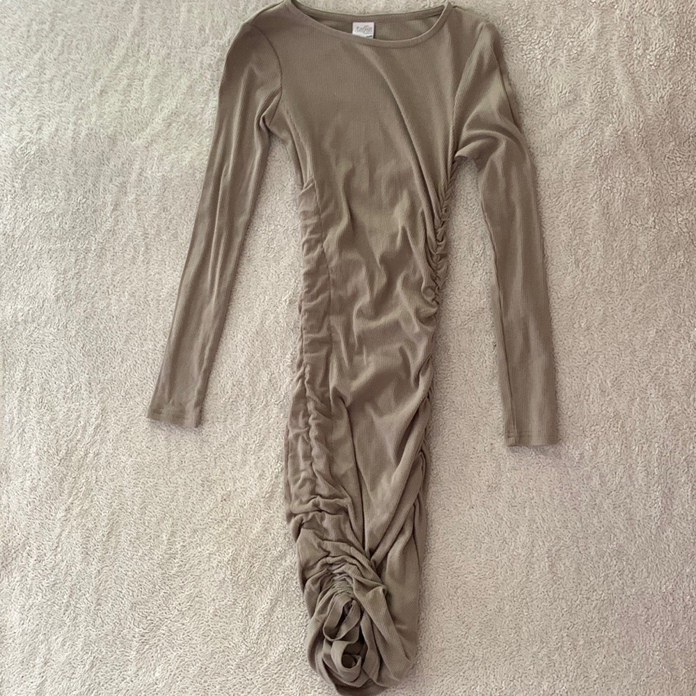Selfie Leslie Green Long Sleeve Dress - Picture 3 of 12